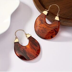 Tortoise brown resin plate drop earrings